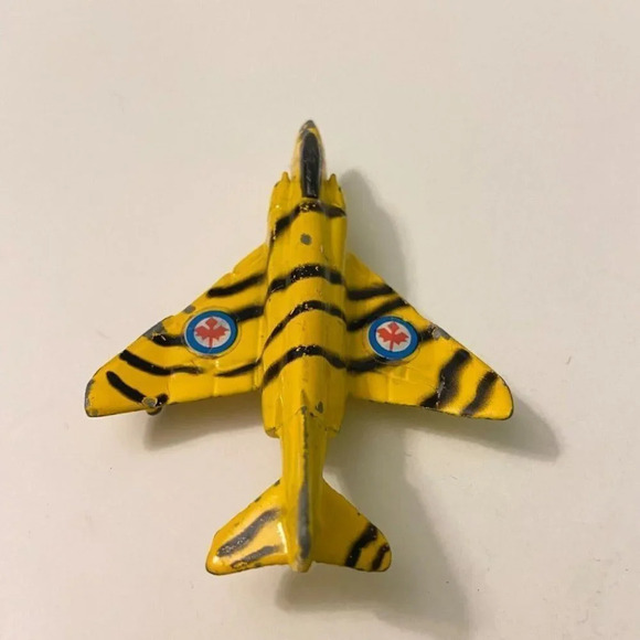 Vintage Diecast Aircraft Phantom F41C Plane and F16 Fighter Pull Back Hong  Kong - Picture 4 of 12